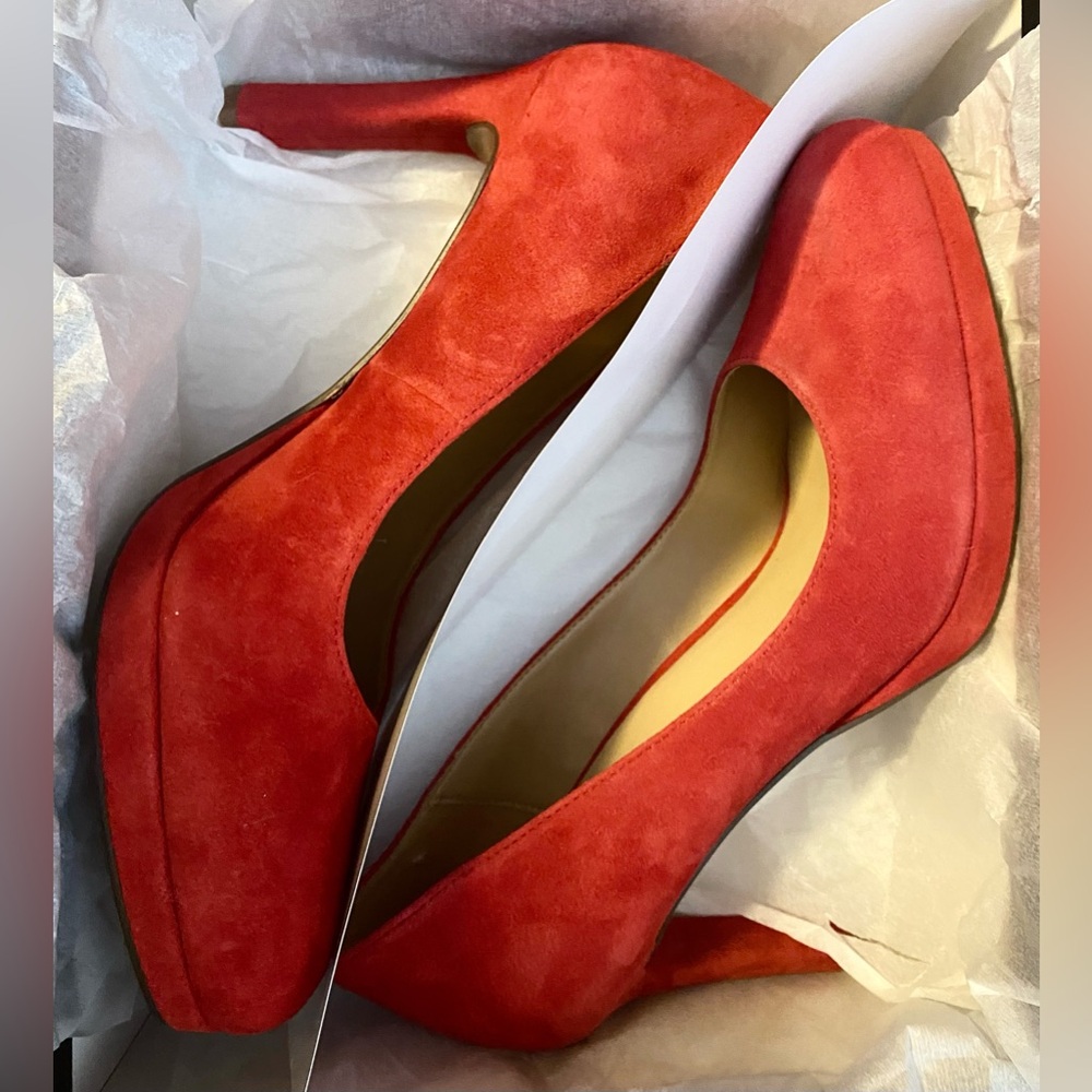 Naturalizer Teresa Red Suede Women's platform pumps size 9.